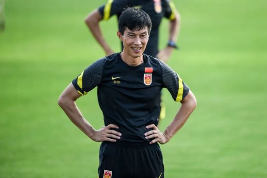 说着，她又道：对了辰儿，姑姑给你打电话来，主要是因为我明天想去金陵看看你，约你出来吃顿饭，不知道你有没有时间？叶辰惊讶的问：您明天要来金陵？对。